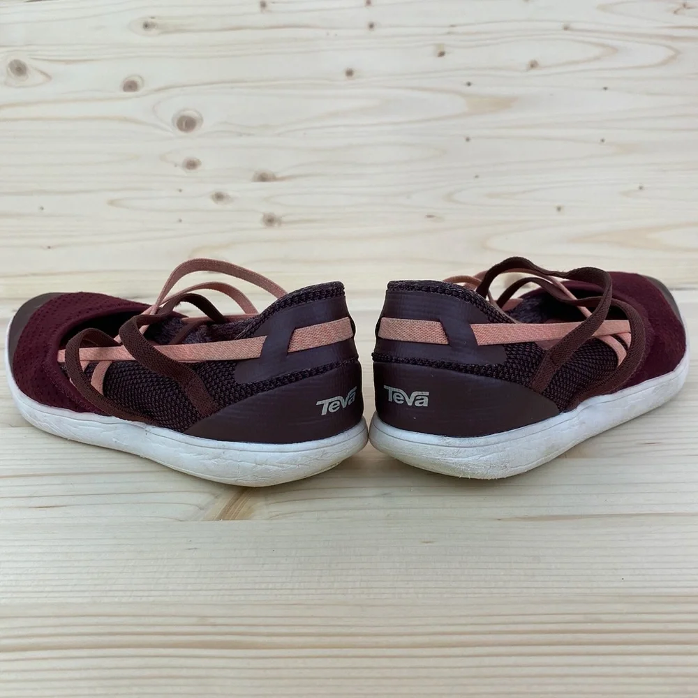 Women’s Burgundy & Pink Cross-Strap Casual Flats